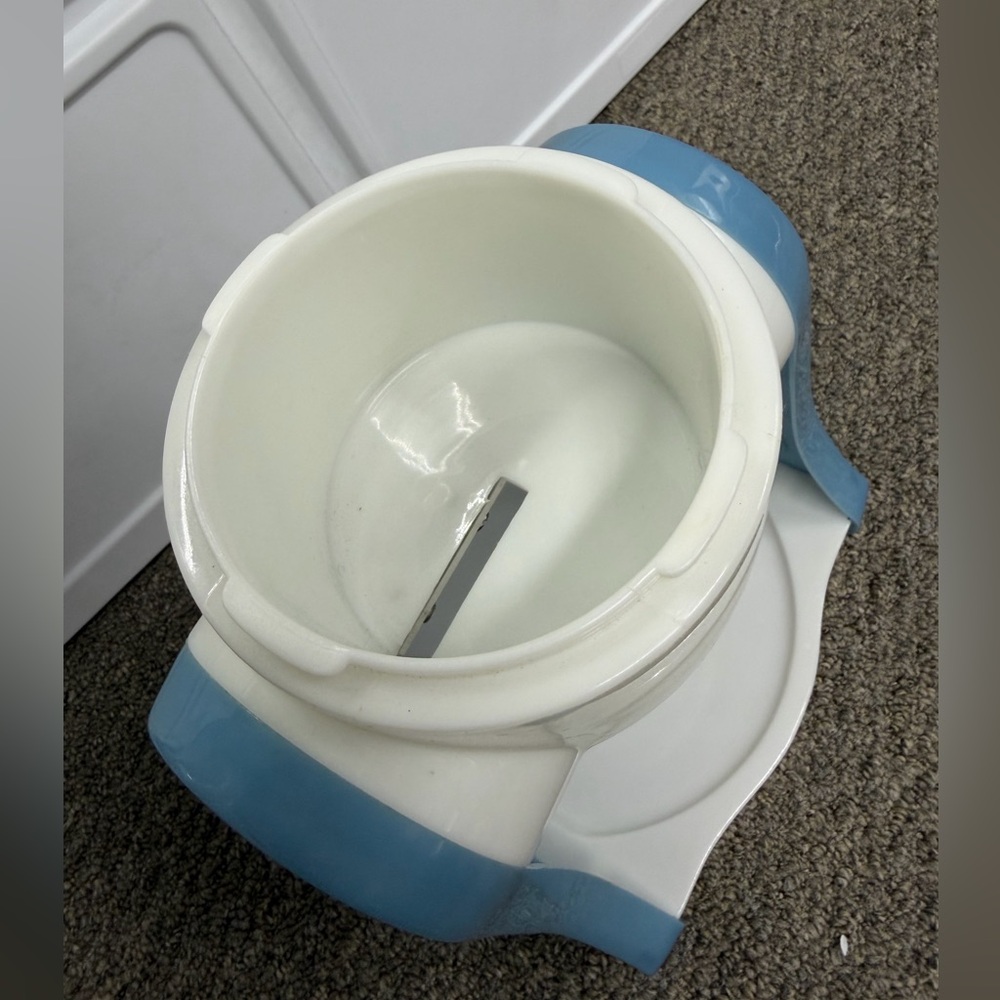 The Pampered Chef Shaved Ice Maker Manual Grinder - Picture 3 of 5